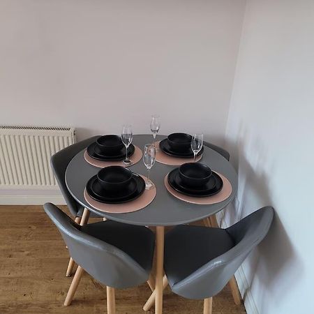 2 Bedroom End Of Terrace House Веллингтон Экстерьер фото