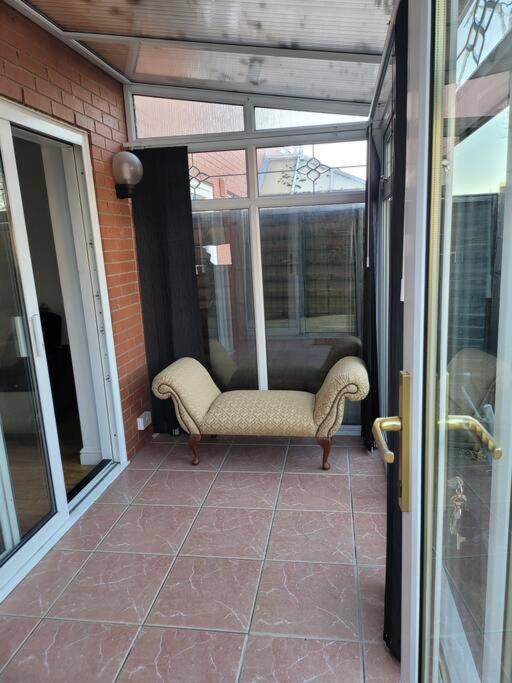 2 Bedroom End Of Terrace House Веллингтон Экстерьер фото
