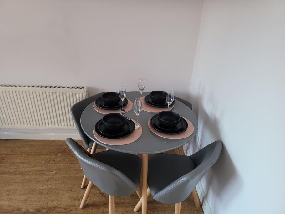 2 Bedroom End Of Terrace House Веллингтон Экстерьер фото