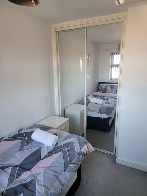 2 Bedroom End Of Terrace House Веллингтон Экстерьер фото