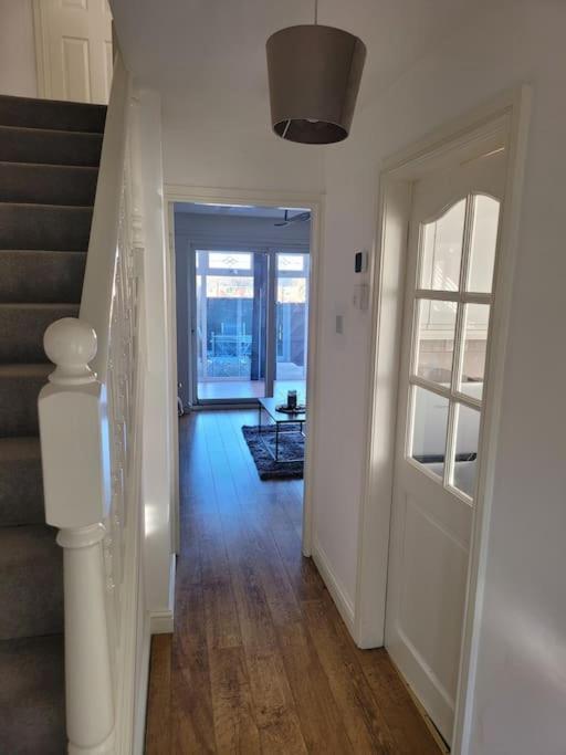 2 Bedroom End Of Terrace House Веллингтон Экстерьер фото