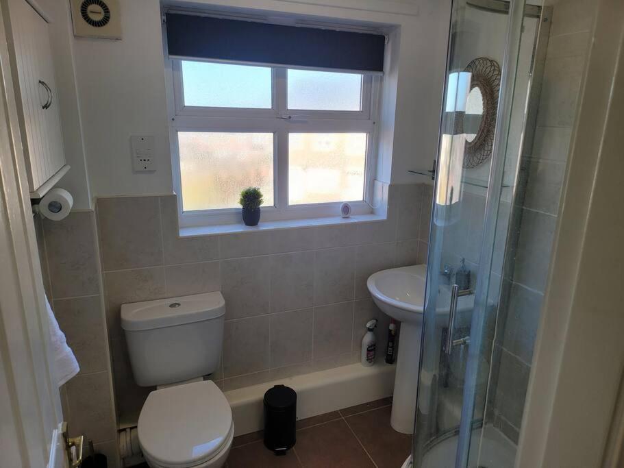 2 Bedroom End Of Terrace House Веллингтон Экстерьер фото