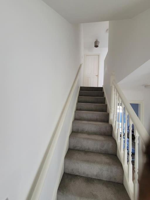 2 Bedroom End Of Terrace House Веллингтон Экстерьер фото